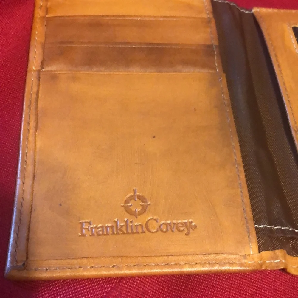 PreOwned- Franklin Covey Leather Wallet 3 credit card slots-2 slots for receipts - Picture 7 of 11